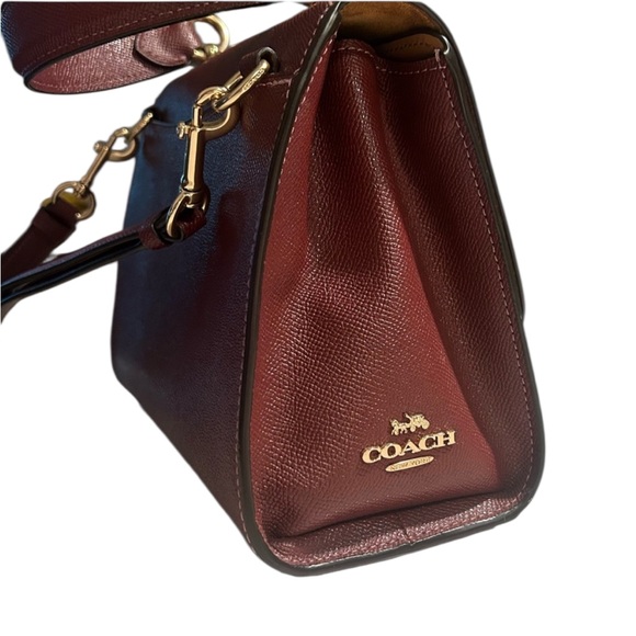 NWOT Authentic COACH Tilley Satchel Wine Top Handle Adjustable Strap Gold HW - Picture 1 of 14